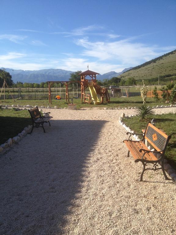Bed and Breakfast La Collina Di Peppino Trasacco Exterior foto