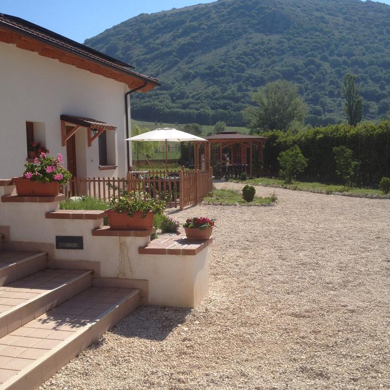 Bed and Breakfast La Collina Di Peppino Trasacco Exterior foto